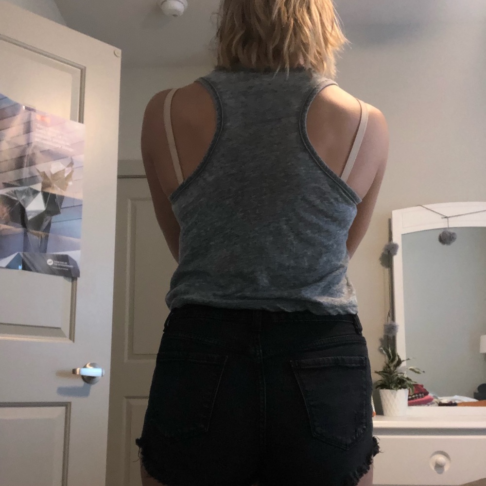 Cropped Tank Top - Picture 2 of 4